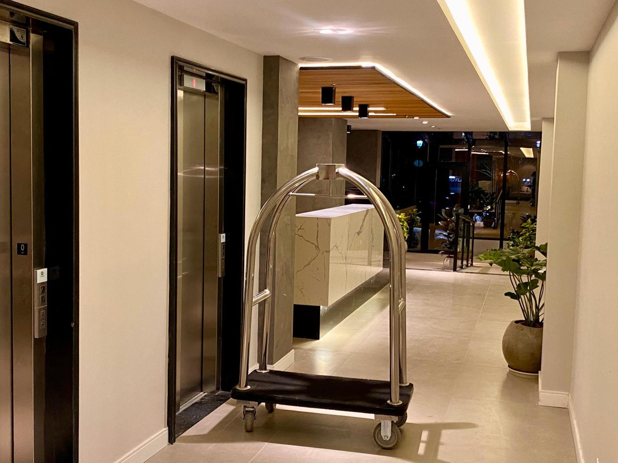 Kastel Petropolis Hotell Eksteriør bilde
